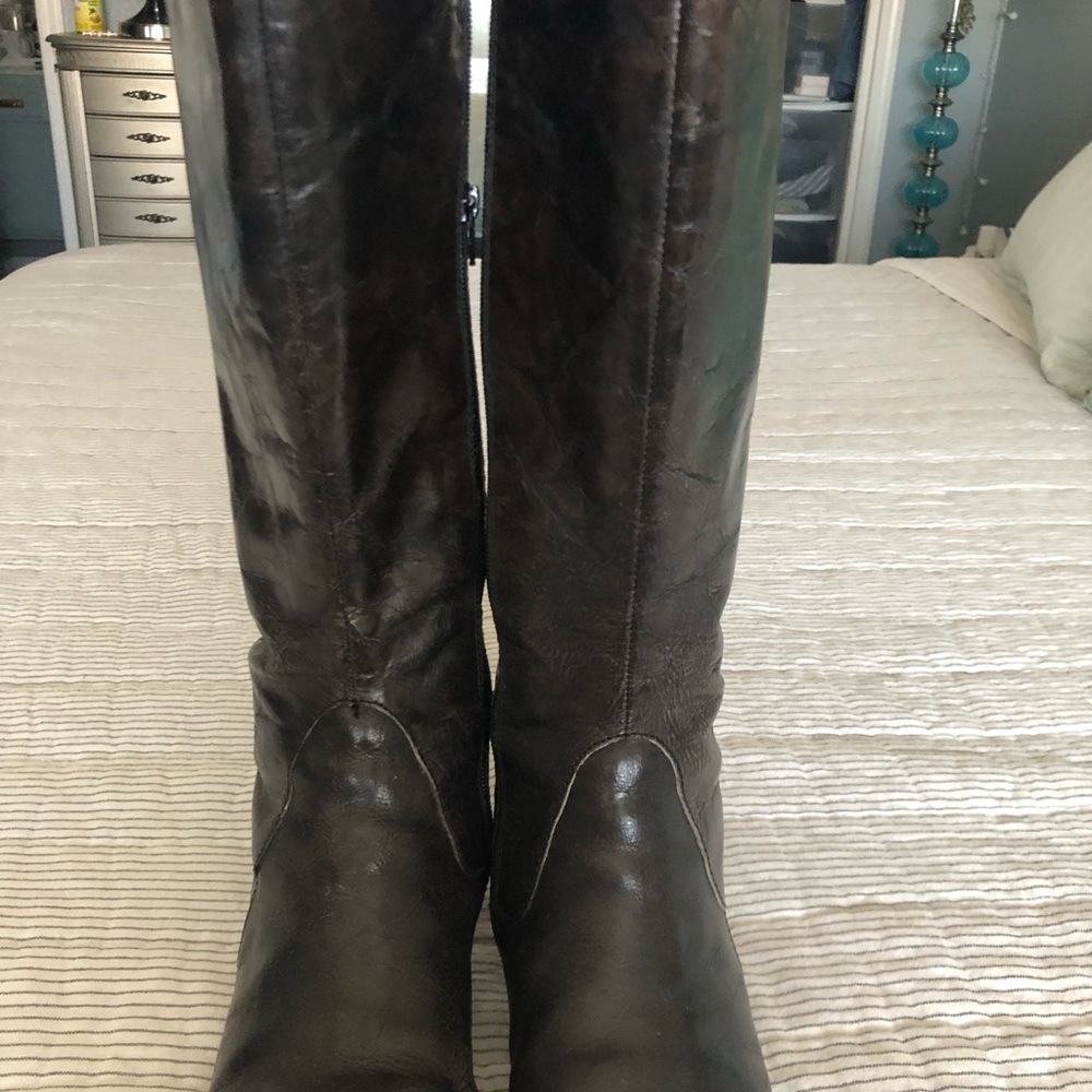 New condition Born boots